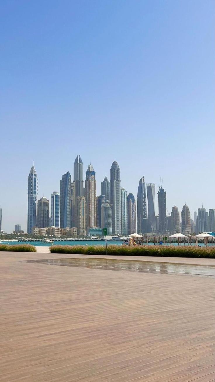 Seafront Escape Infinity Pool & Private Apartment *