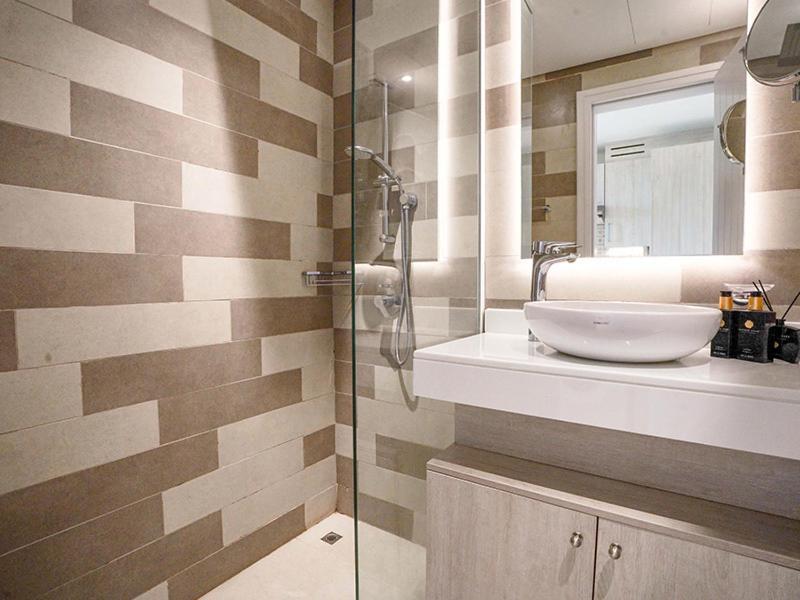 Apartment Seafront Escape Infinity Pool & Private *
