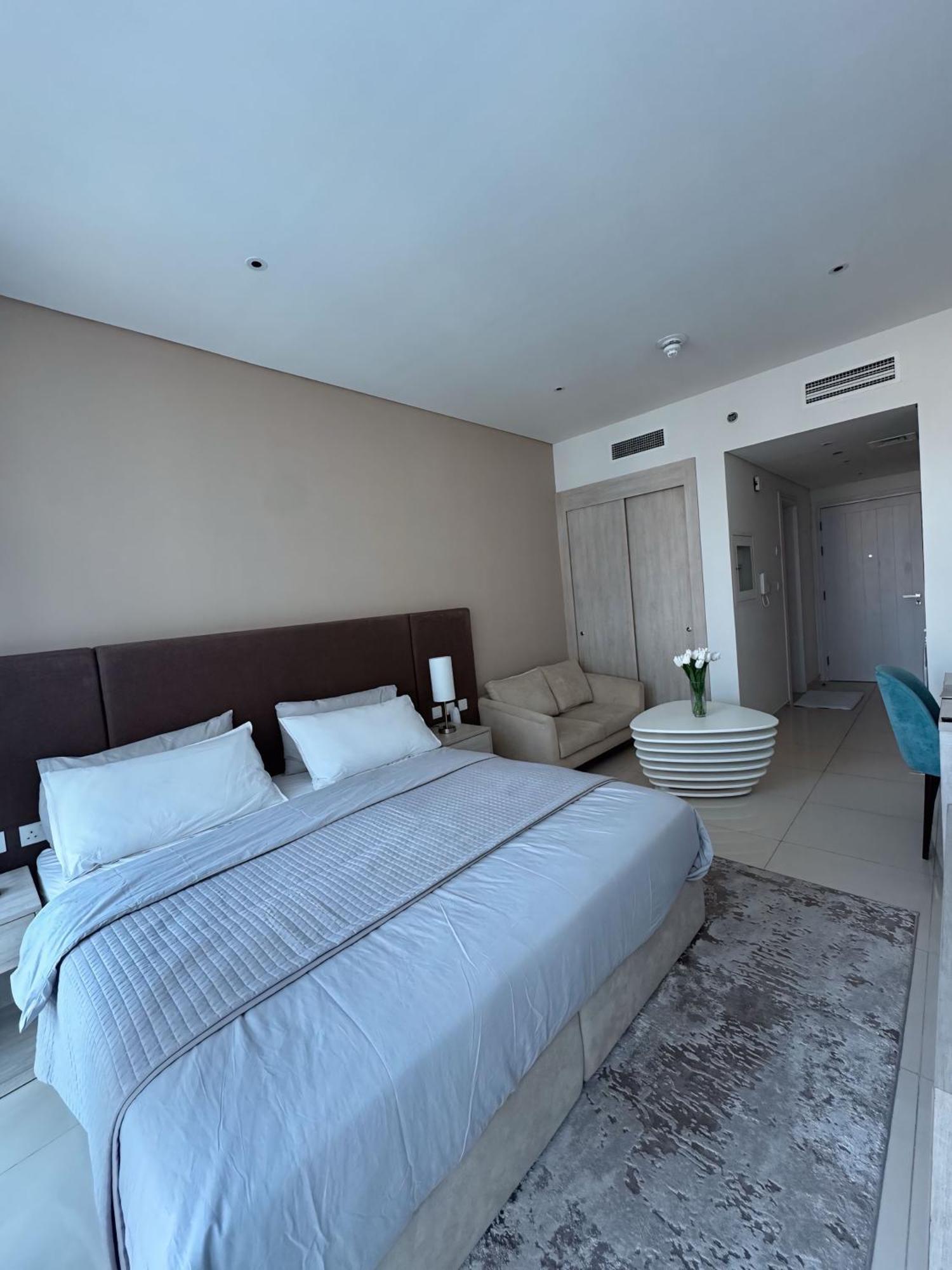 Seafront Escape Infinity Pool & Private *