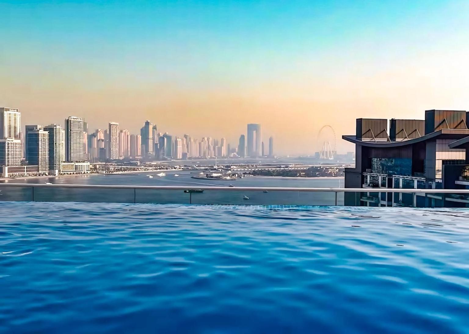 Seafront Escape Infinity Pool & Private Apartment *