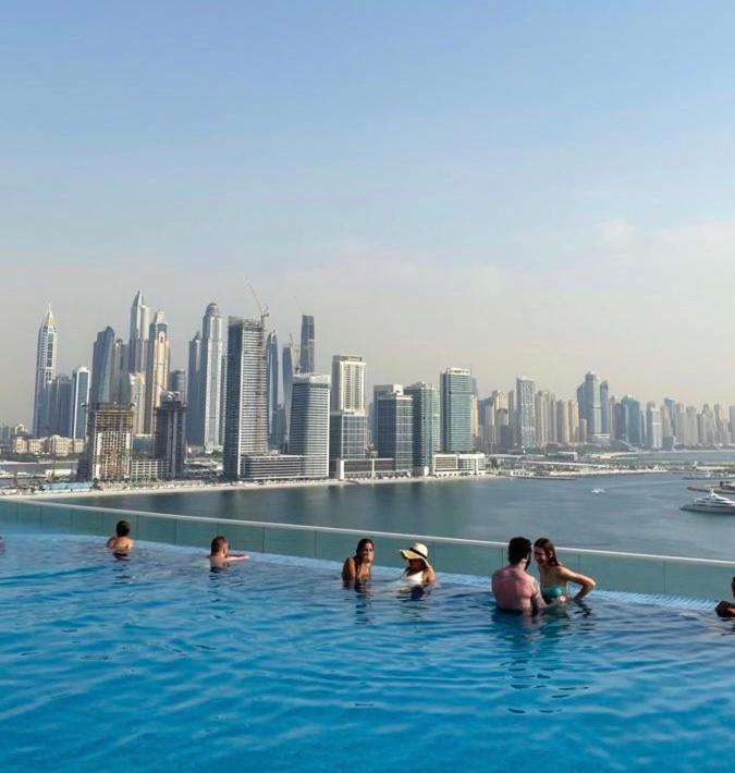 Seafront Escape Infinity Pool & Private Apartment *